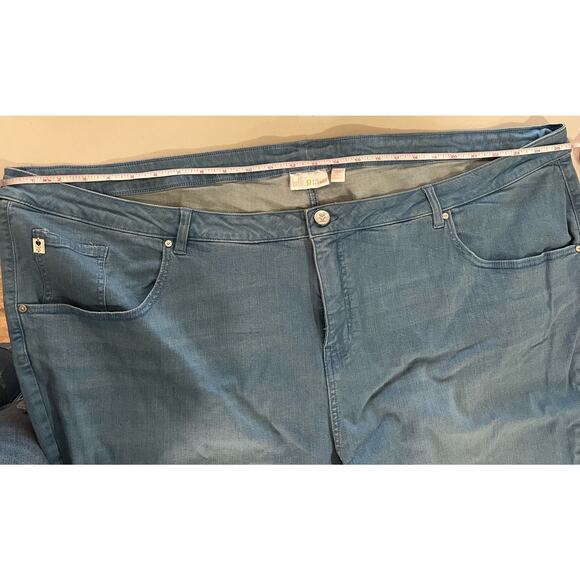 KIM GRAVEL TRIPLE LUXE DENIM CAPRI NWOT PLUS SIZE 32W VINTAGE LIGHT WASH - Picture 7 of 11